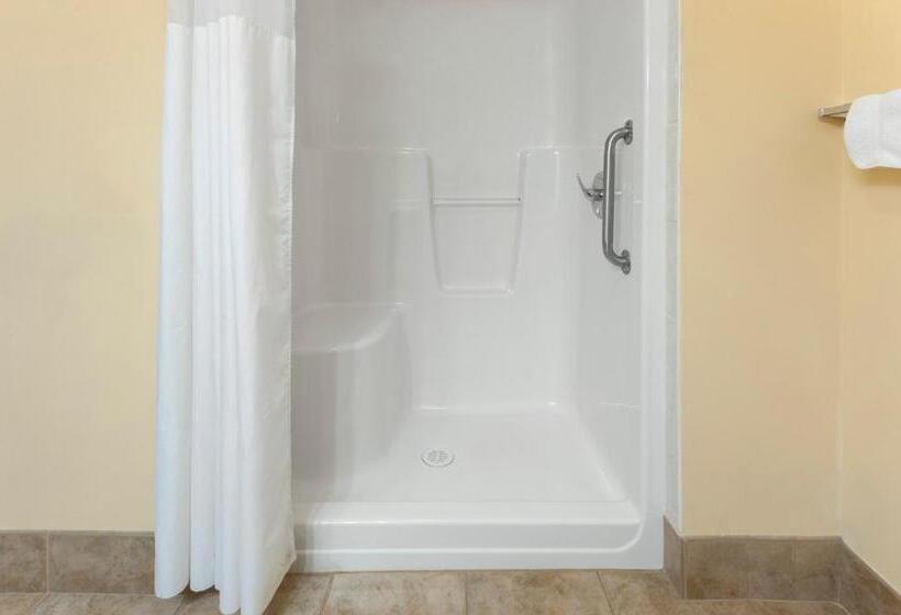 Quarto Estandar para Deficientes Físicos, Super 8 By Wyndham Fort Saskatchewan