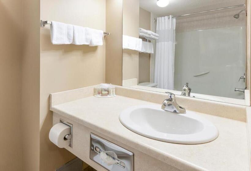 Люкс Повышенной Комфортности, Super 8 By Wyndham Fort Saskatchewan