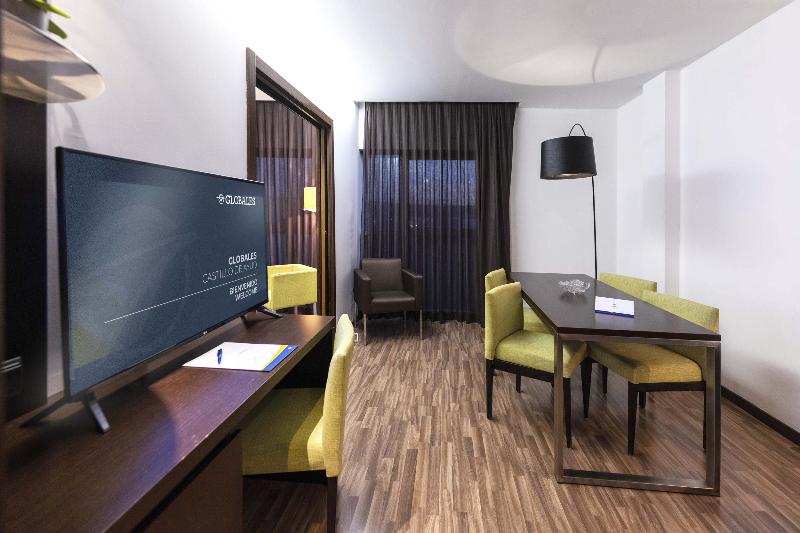 Люкс, Super 8 By Wyndham Fort Saskatchewan