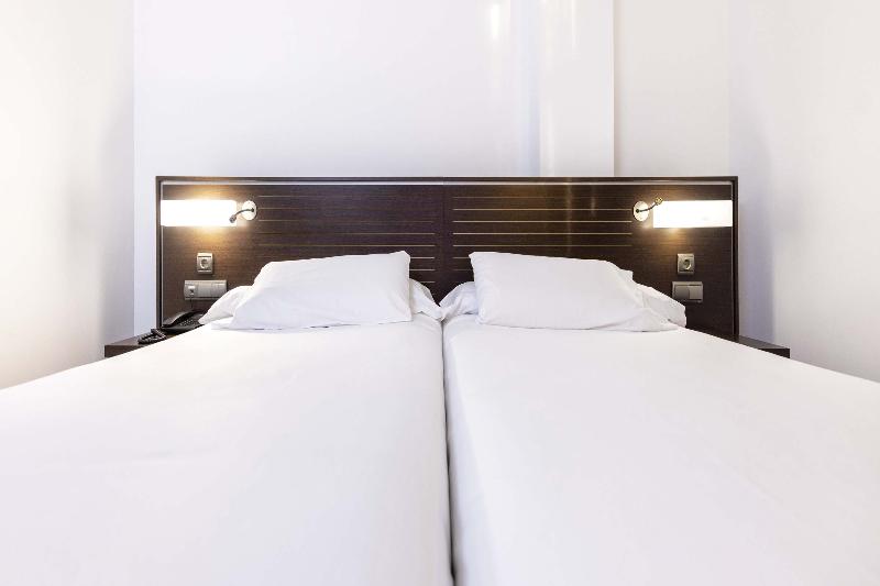 Люкс, Super 8 By Wyndham Fort Saskatchewan