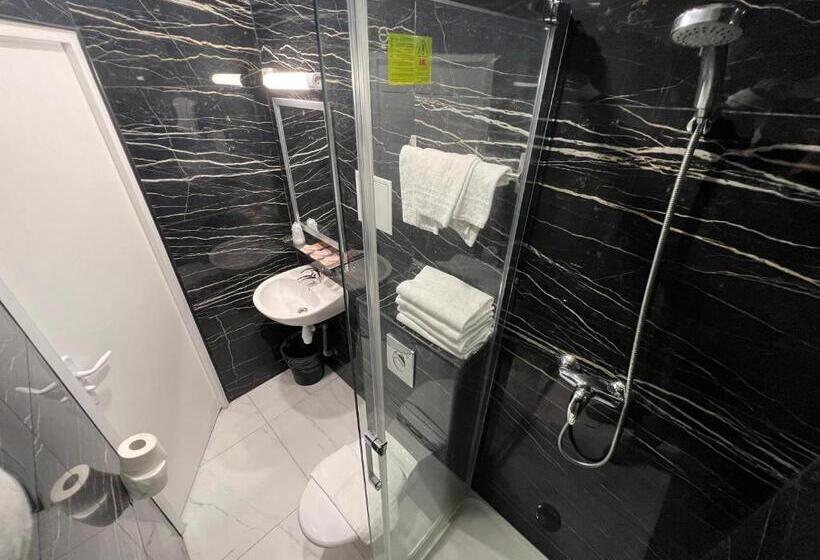 اتاق خانوادگی, Hipotel Paris Printania Maraichers