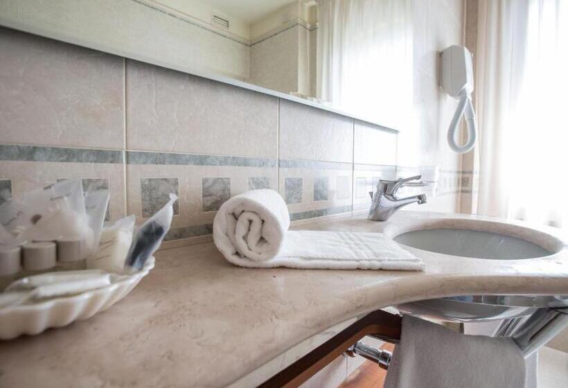 Семейный Полулюкс, Phi Hotel Astoria