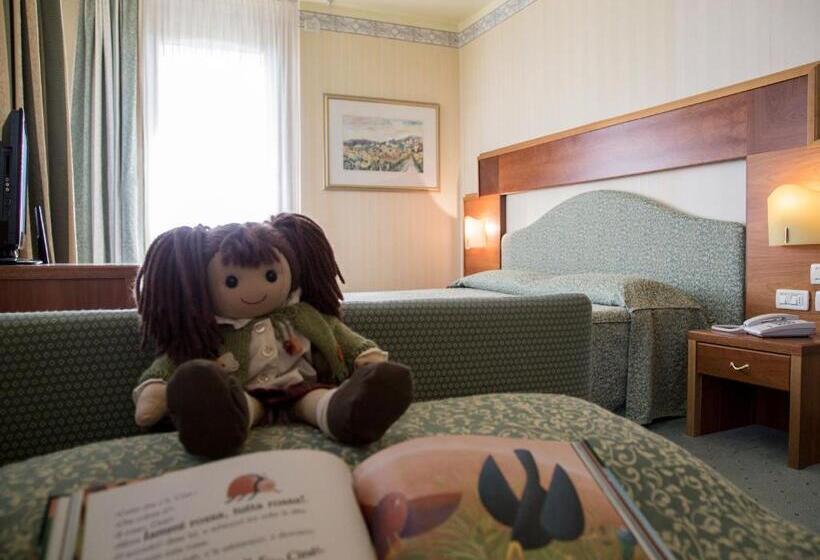 Семейный Полулюкс, Phi Hotel Astoria