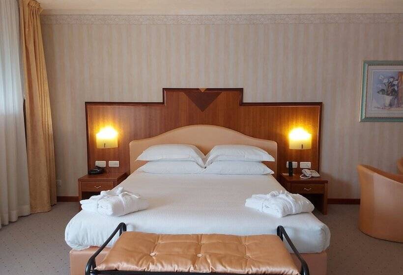 Полулюкс, Phi Hotel Astoria