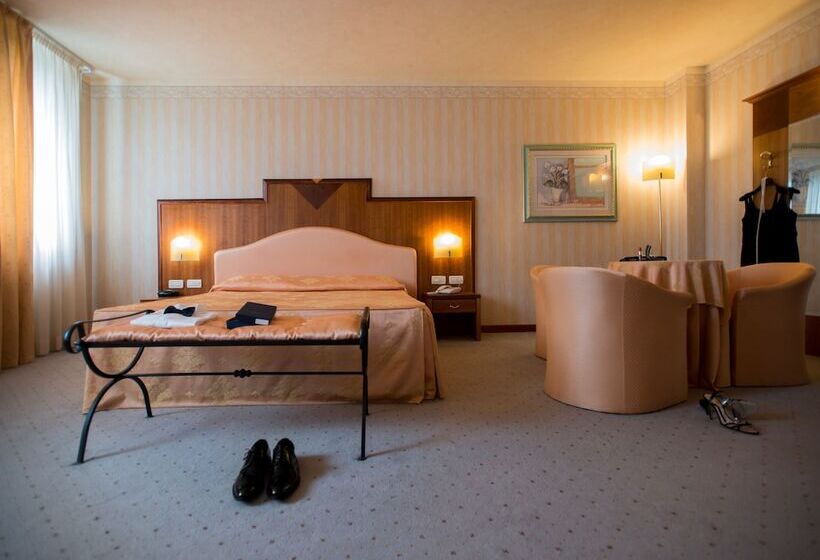 Полулюкс, Phi Hotel Astoria