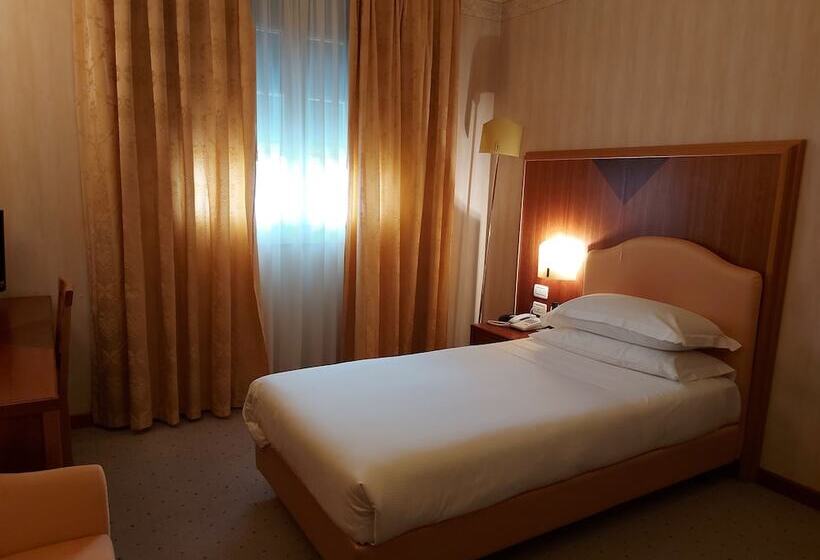 غرفة قياسية فردية, Phi Hotel Astoria