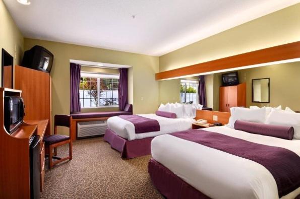 Номер Deluxe, Stay Beyond Inn & Suites