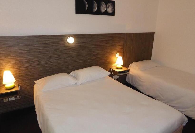 اتاق ساده سه‌ نفره, Le Cosy Blois Villebarou