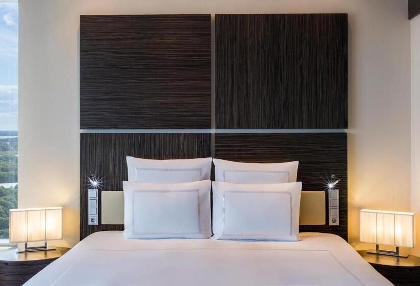 اتاق اجرایی با تخت بزرگ, Swissôtel Tallinn
