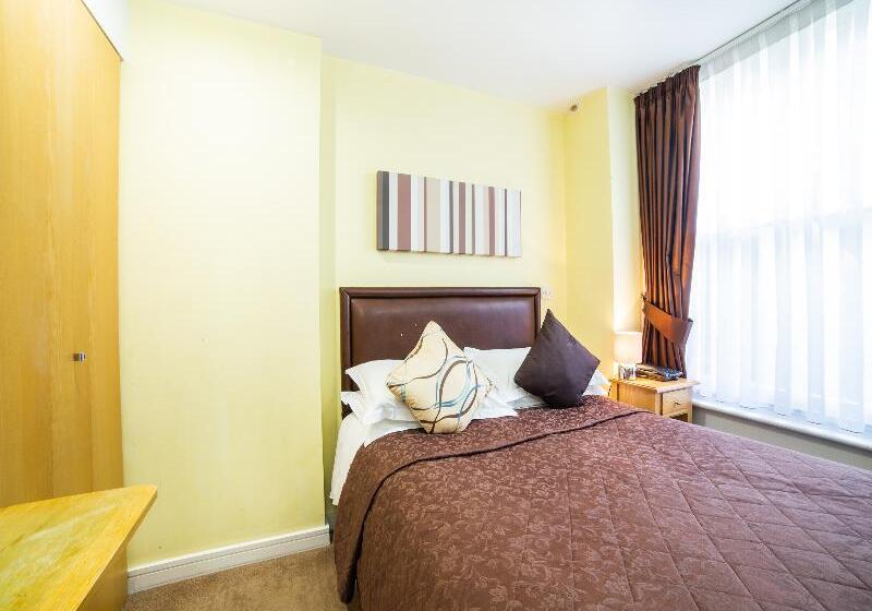 Quarto Estandar Individual, The Cleveland
