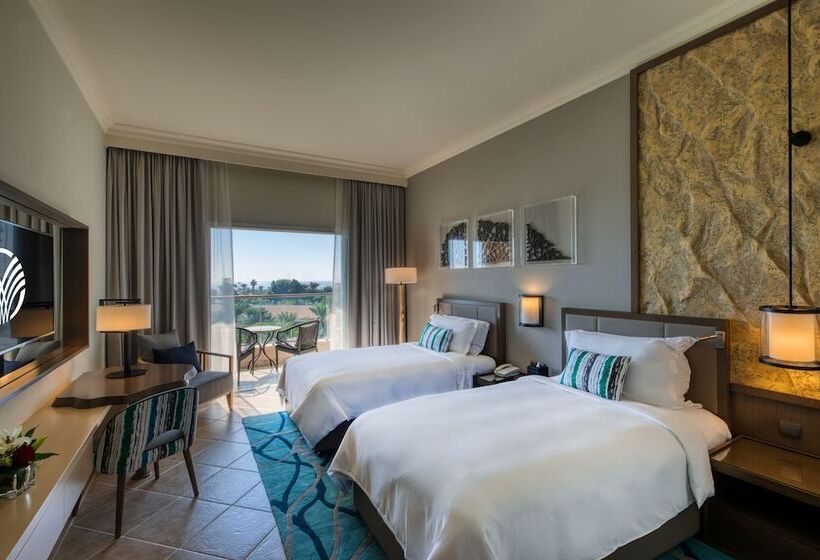 Номер Стандарт с Балконом Вид на Сад, Fujairah Rotana Resort & Spa   Al Aqah Beach