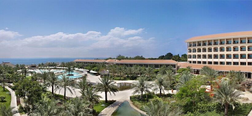 Номер Стандарт Двуспальная Кровать Вид на Море, Fujairah Rotana Resort & Spa   Al Aqah Beach