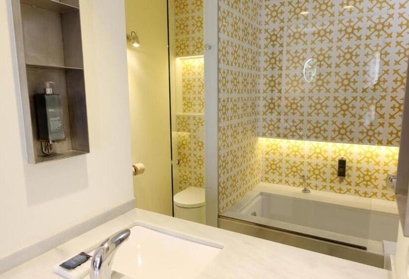 Номер Стандарт Вид на Сад, Hostal Empúries