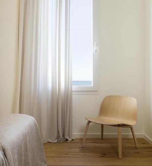 Номер Стандарт Вид на Море, Hostal Empúries