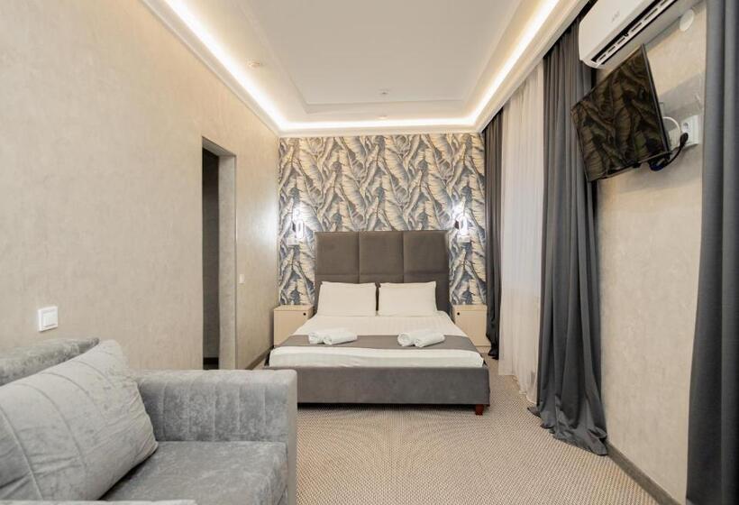 Junior Suite, Rush