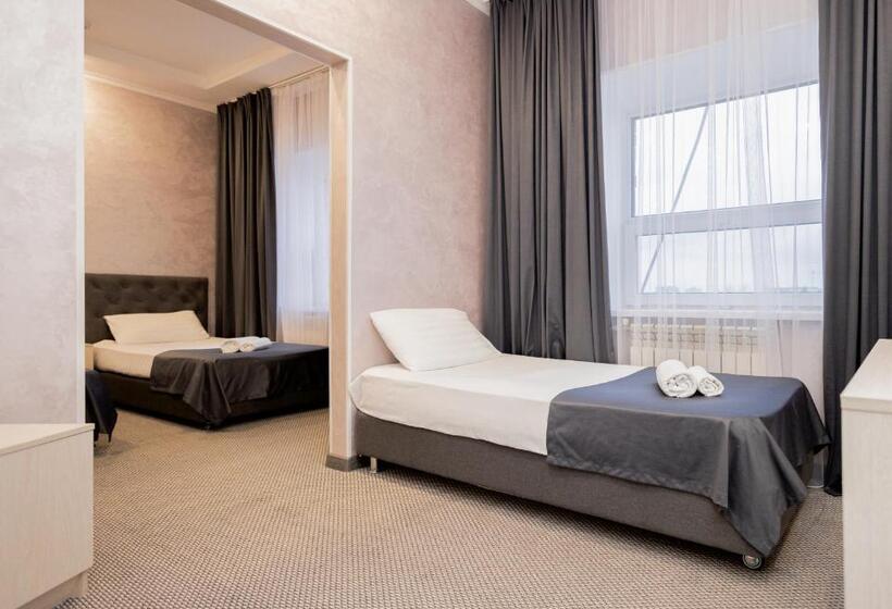 Standard Triple Room, Rush