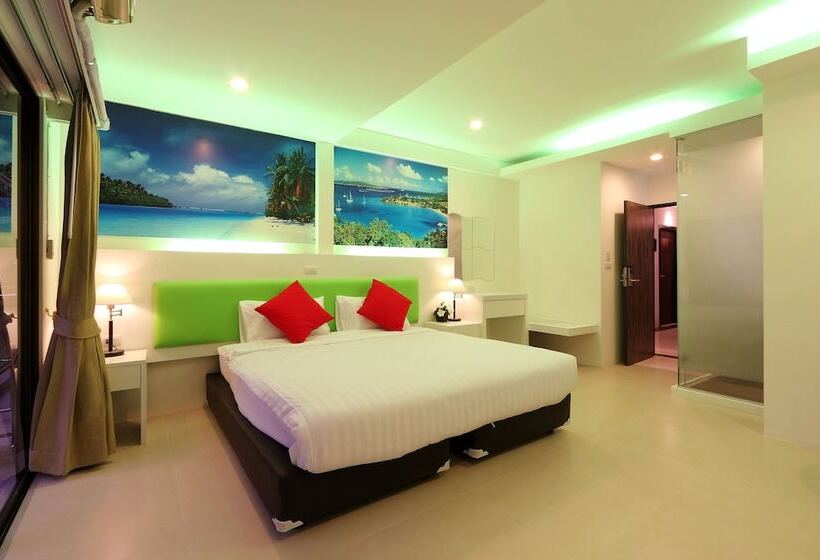 디럭스 룸, Armoni Patong Beach