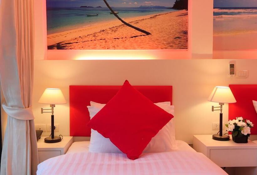 디럭스 룸, Armoni Patong Beach
