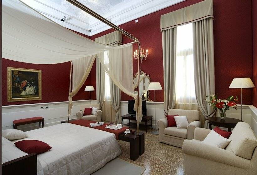 سوئیت جونیور با چشم‌انداز, Ruzzini Palace