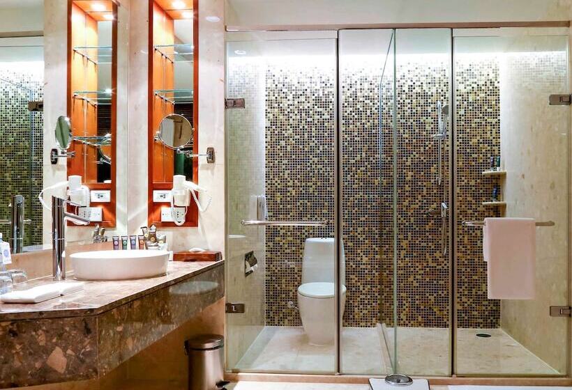 Полулюкс, Novotel Bangkok Suvarnabhumi Airport