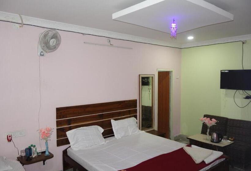 Economy Triple Room, Hcb