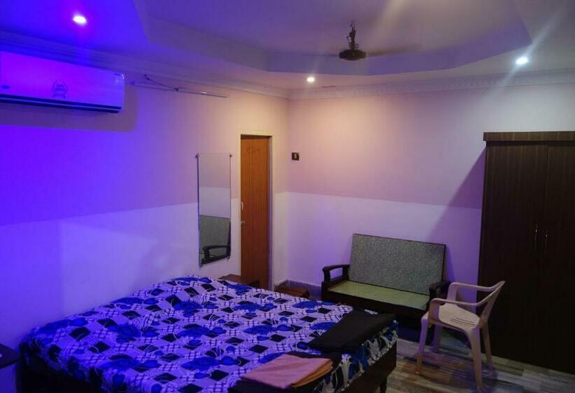 Economy Triple Room, Hcb