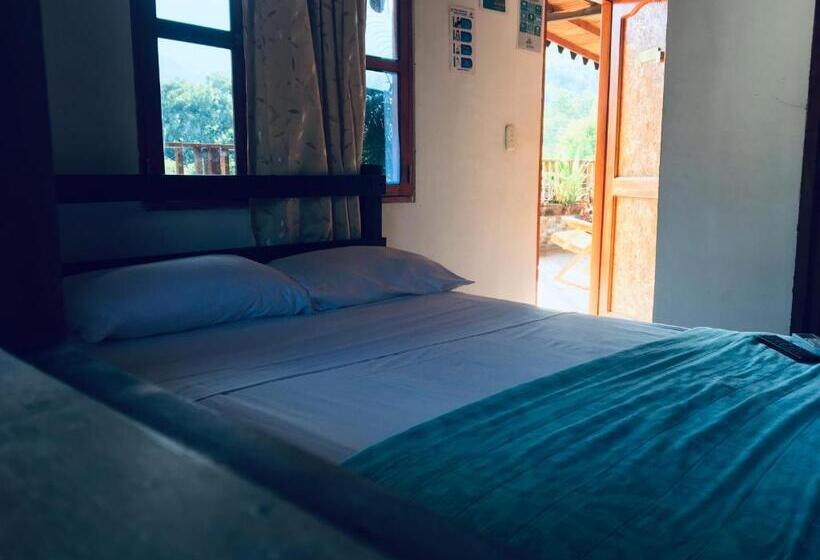 스탠다드 트리플 룸, Hostal Los Wichos
