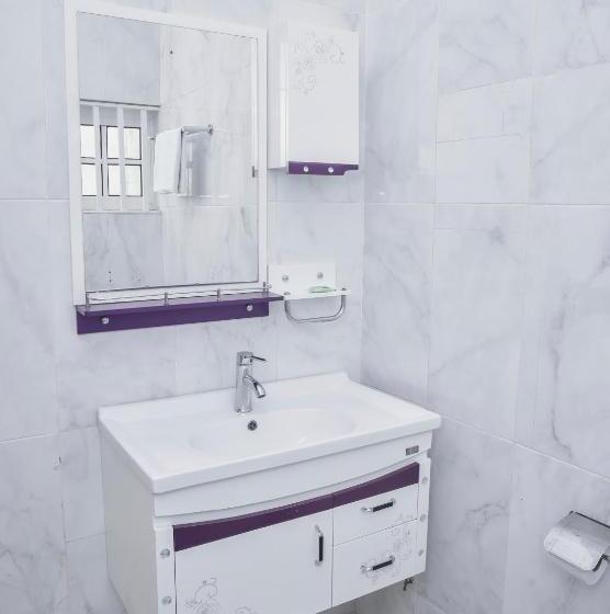 اتاق استاندارد سه نفره, White Horse Hotel Cotonou