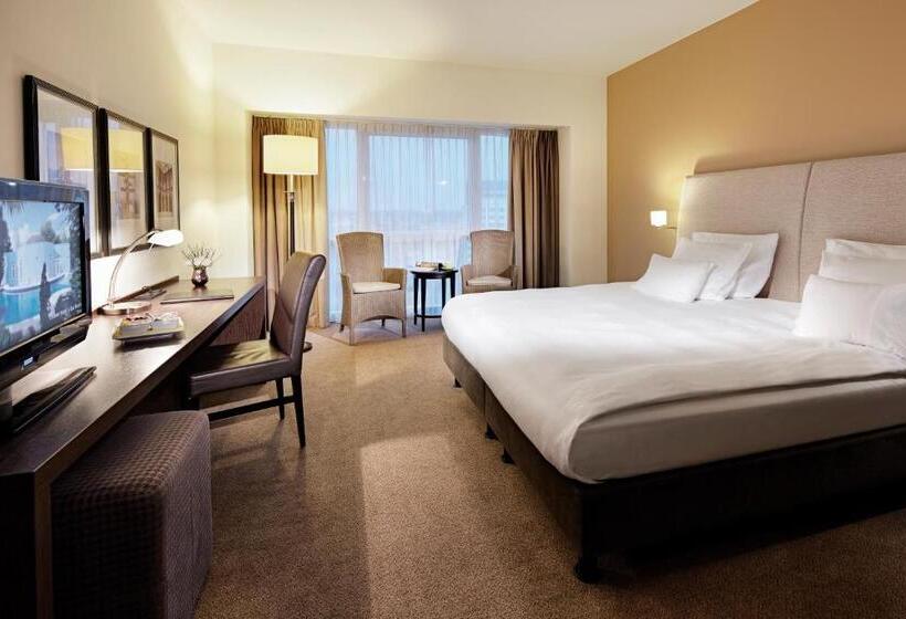 غرفة قياسية سرير كينج, Lindner Hotel Antwerp, Part Of Jdv By Hyatt
