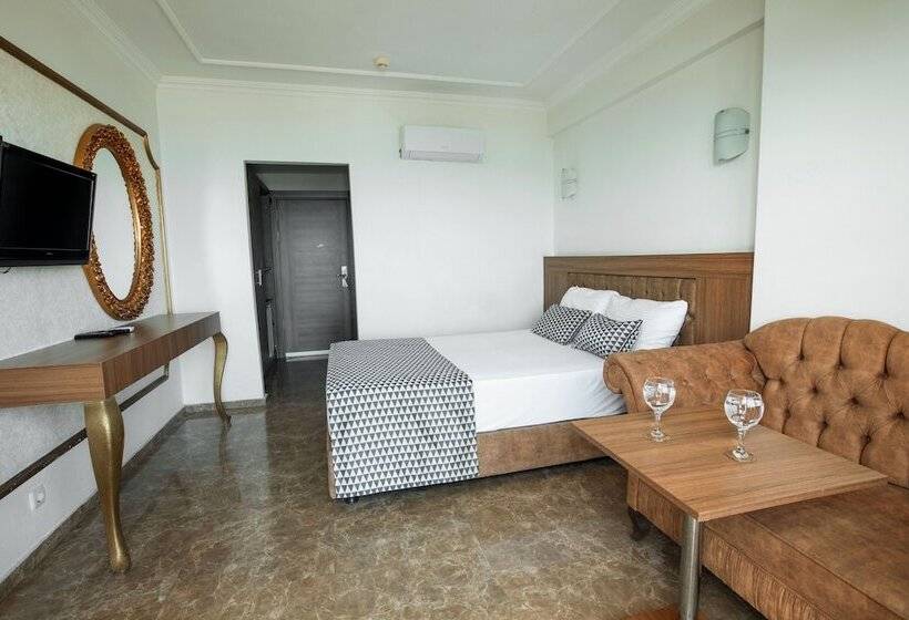 اتاق اساندارد با چشم‌انداز جانبی به دریا, Kristal Beach