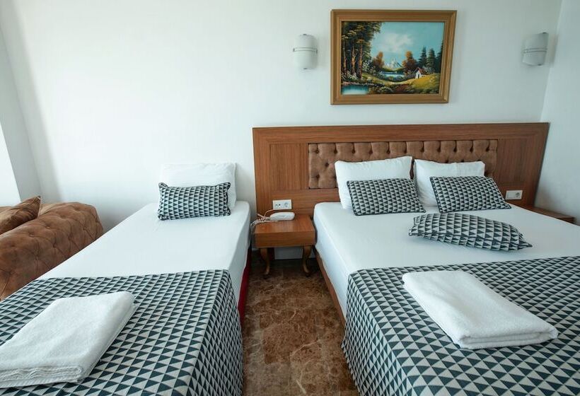 اتاق استاندارد سه نفره با چشم‌انداز کنار دریا, Kristal Beach