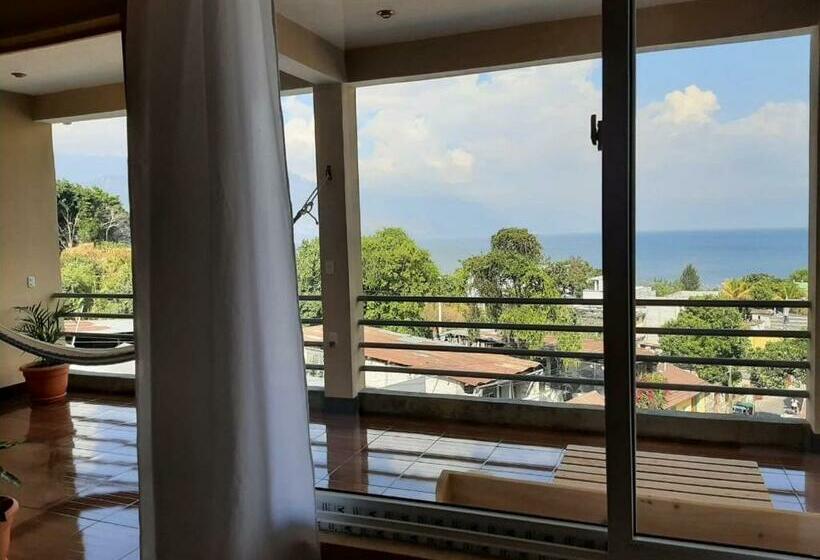اتاق لوکس با تخت بزرگ, Millennium Apartment