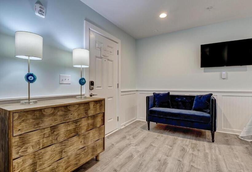 Люкс Повышенной Комфортности, Loggerhead Inn And Suites