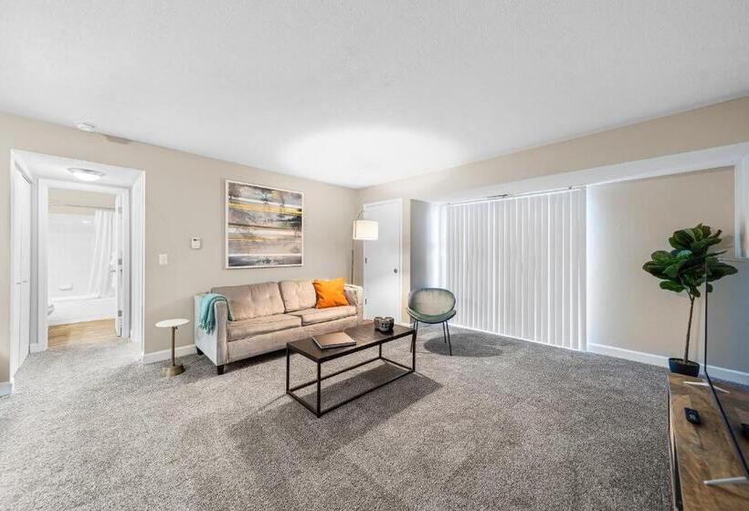 Apartamento 2 Quartos, Kasa Downtown South Bend