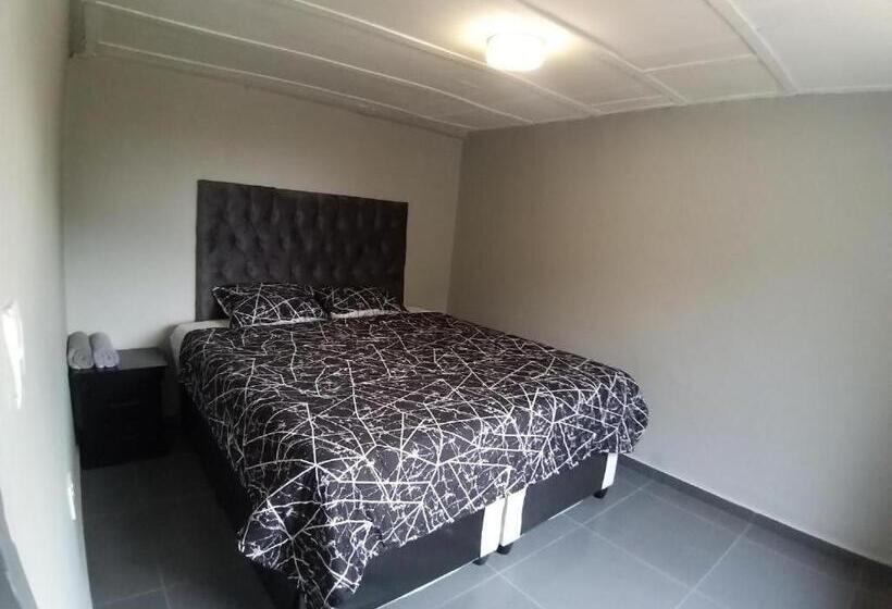 Вилла с 1 спальней и бассейном, Vaal Marina Resort