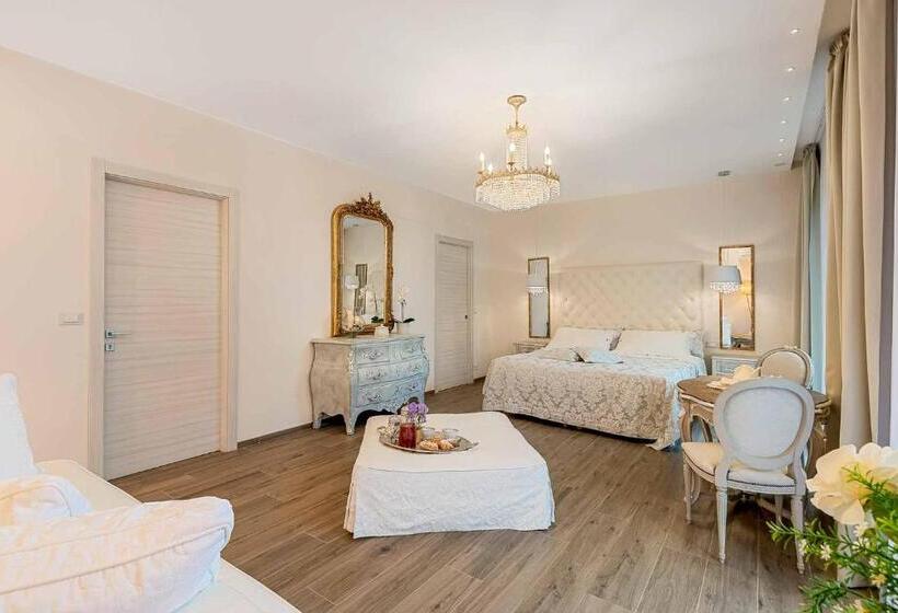 جناح مزود بجاكوزى, Luxury Dreams