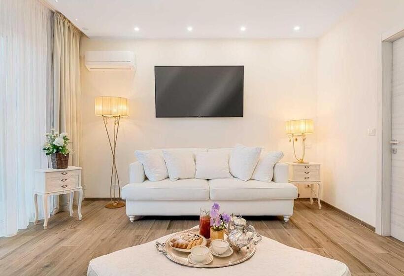 جناح مزود بجاكوزى, Luxury Dreams