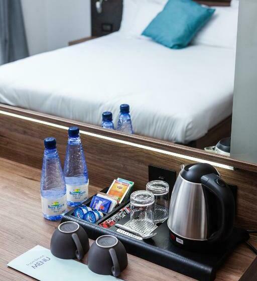 اتاق استاندارد سه تخته با چشم‌انداز استخر, Bora Bora Ibiza Malta Resort - Music Hotel - Adults Only