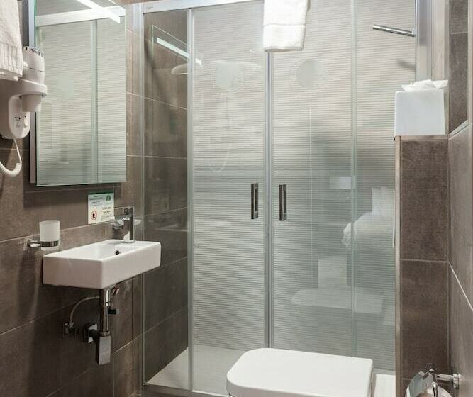 اتاق استاندارد سه تخته با چشم‌انداز استخر, Bora Bora Ibiza Malta Resort - Music Hotel - Adults Only
