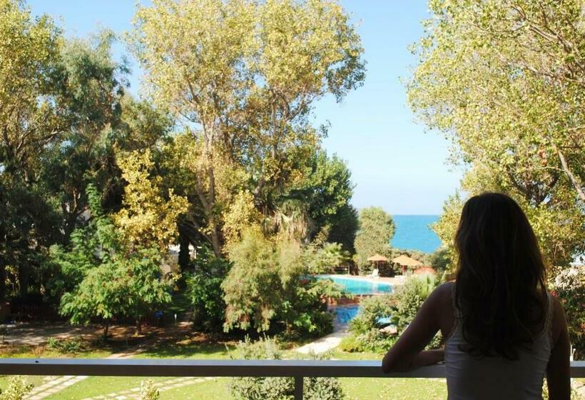 استودیوی استاندارد, Marita's Apartments
