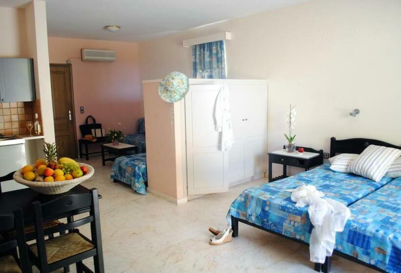استودیوی استاندارد, Marita's Apartments