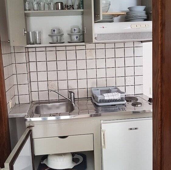 آپارتمان 1 خوابه اینتریور, Marita's Apartments