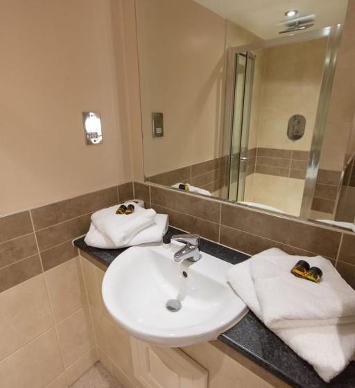 Номер Стандарт, Great Hallingbury Manor & Lodges