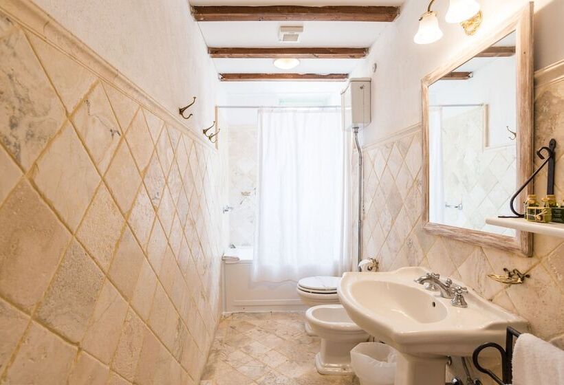 Полулюкс, Laticastelli Country Relais