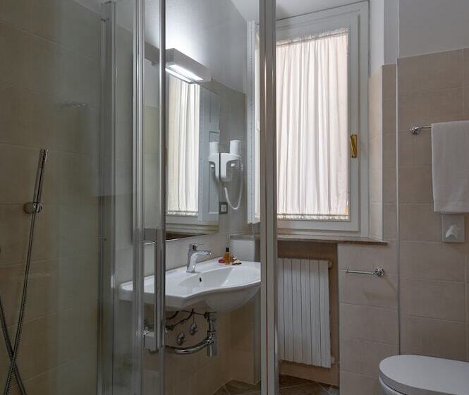 اتاق استاندارد یک نفره, Albergo Reggio