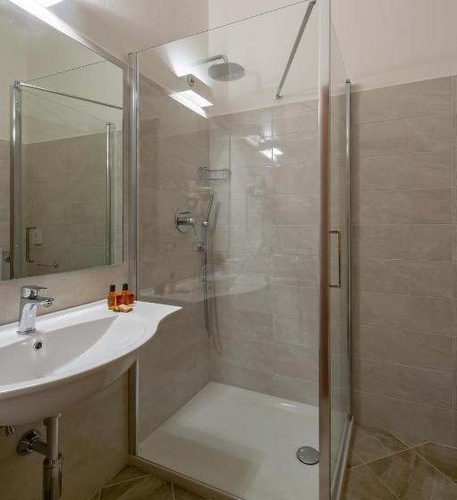 استودیوی استاندارد, Albergo Reggio