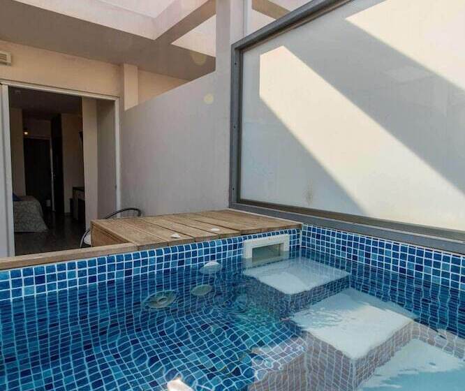 Номер Deluxe с Гидромассажем, Venezia Resort
