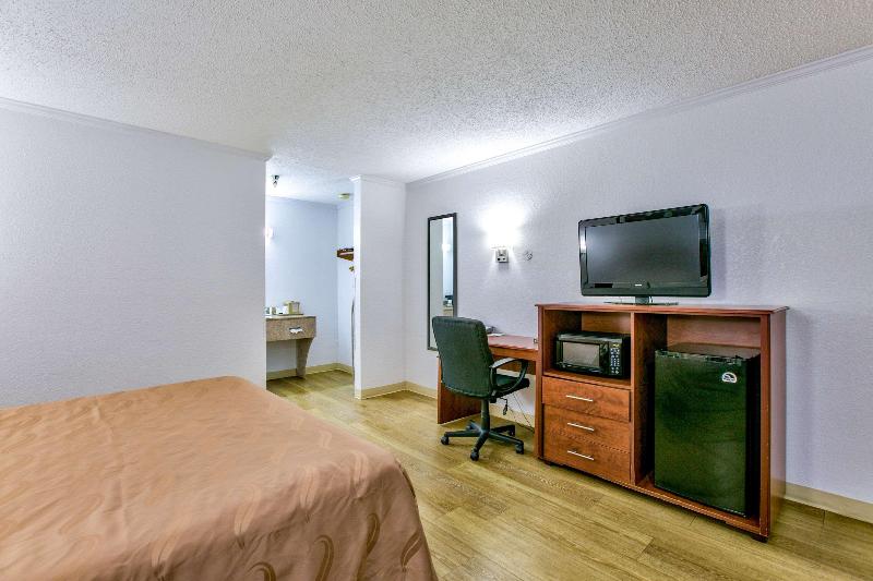 キングサイズベッドのスタンダードルーム, Quality Inn Tallahassee Near University