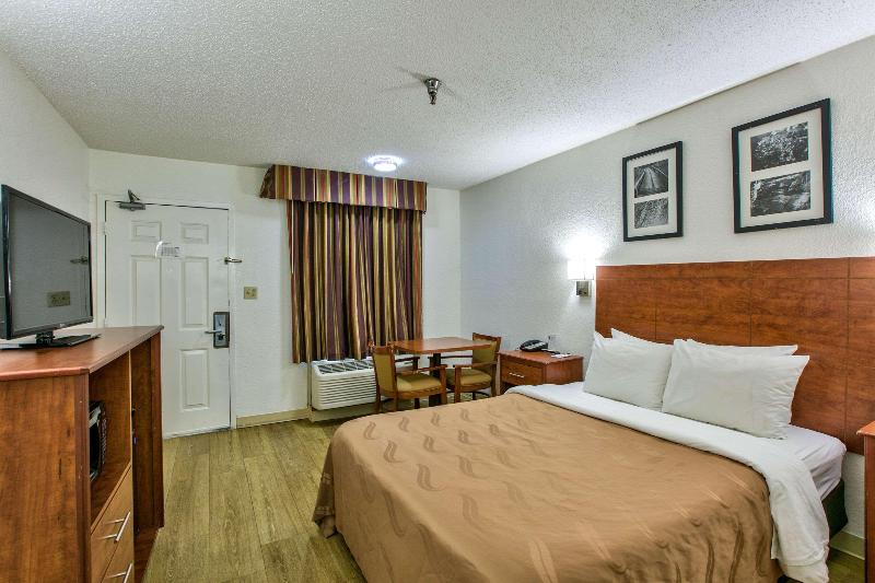 キングサイズベッドのスタンダードルーム, Quality Inn Tallahassee Near University