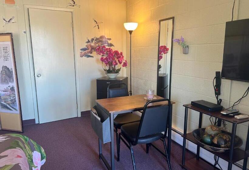 스위트, Midtown Inn & Suites